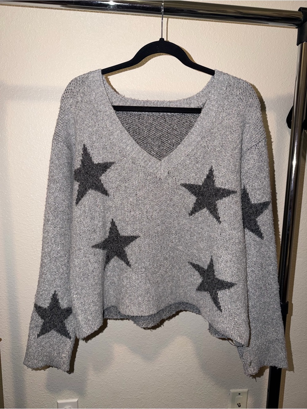 Source Unknown Gray V-Neck Sweater with Dark Star Motif